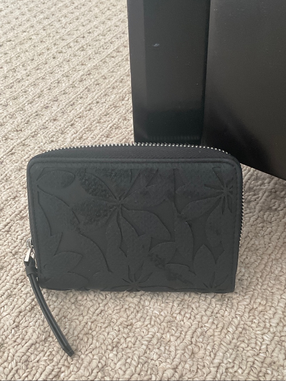 Desigual Black Floral-Embossed Zip Wallet - Women vguc